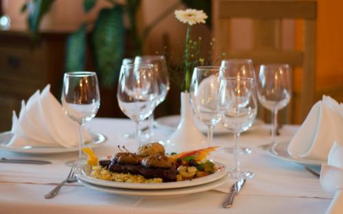 Comida y bebida, Hotel - Restaurant Gonduzo in Odorheiu Secuiesc