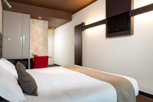 Best Western Hotel Continental Stop at Best Western Hotel Continental to discover the wonders of Udine. The hotel offers a wide range of amenities and perks to ensure you have a great time. Service-minded staff will welcome and gui