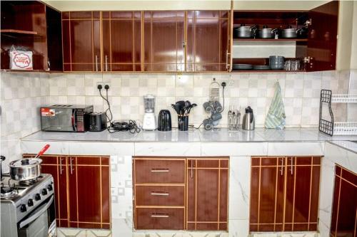 廚房, Shanvin Homes - 2 bedroom Apartment near Rupa Mall, Noble Hotel,Poa PLace & Key Hospitals in 埃爾多雷特