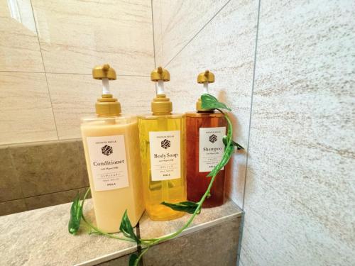 5 mins walk from Yuzaki bus stop, sea view, parking lot,