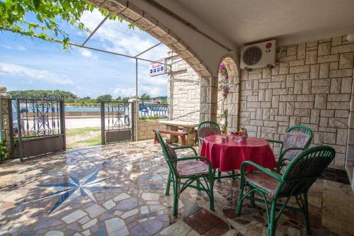 Apartments Bartul in Sucuraj