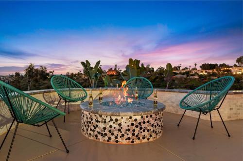SoCal Gem Pool, Spa, Games, and Scenic Views in Oceanside, USA