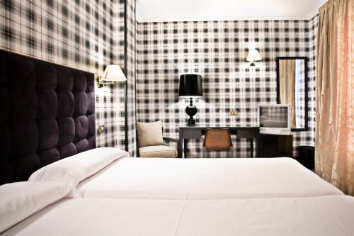Hotel Clarin - image 14