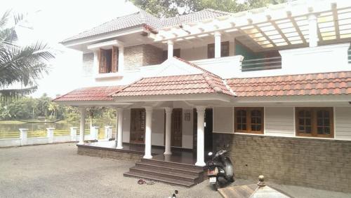 Oak springs Riverside home 3 bed Room in Aranmula