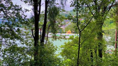 Вид, Joeys by the Lakeside, Bhimtal in Найнітал