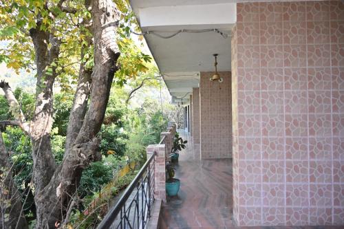Балкон, Joeys by the Lakeside, Bhimtal in Найнітал