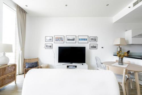 Stylish Studio in Al Barza hosted by Voyage, Abu Dhabi (foto 4)