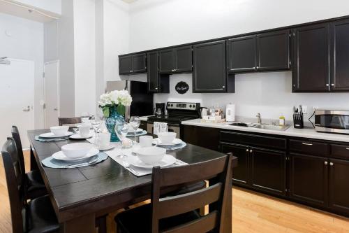 Gaslamp 2bdrm1ba - W Parking & 4 Beds #304 in San Diego, USA