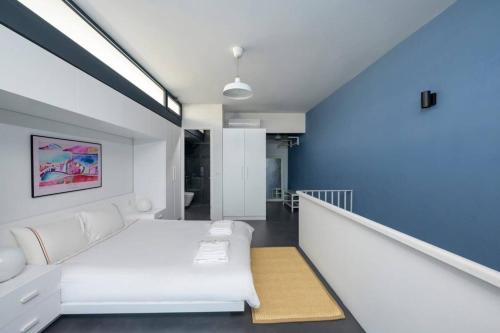 Bright Modern Design New Duplex Loft Patio! #145, Istanbul (photo 9)