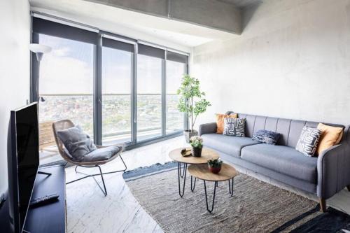 Gorgeous Modern 1BD Condo Views w PoolGym! #255, Istanbul (foto 4)