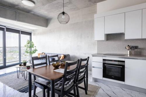 Gorgeous Modern 1BD Condo Views w PoolGym! #255, Istanbul (foto 6)