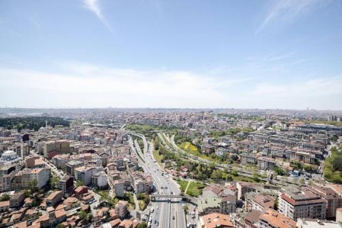 Gorgeous Modern 1BD Condo Views w PoolGym! #255, Istanbul (foto 3)