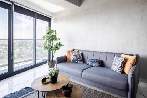 Gorgeous Modern 1BD Condo Views w PoolGym! #255, Istanbul (foto 5)