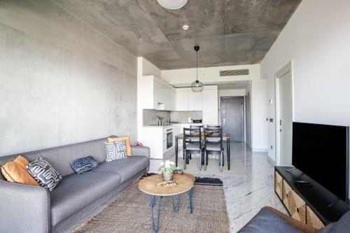 Gorgeous Modern 1BD Condo Views w PoolGym! #255, Istanbul (foto 8)