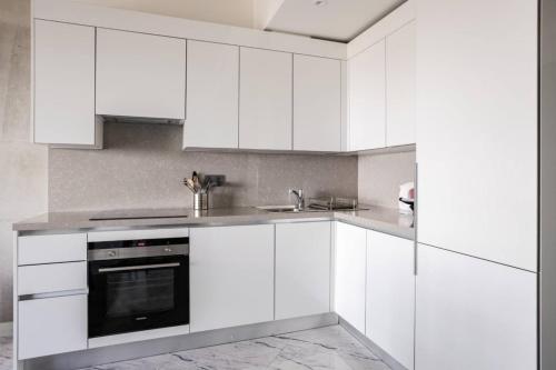 Gorgeous Modern 1BD Condo Views w PoolGym! #255, Istanbul (foto 10)