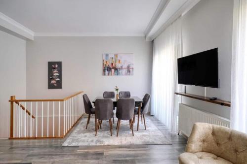 Lovely Central Cozy 3bd25bath Duplex Patio! #273, Istanbul