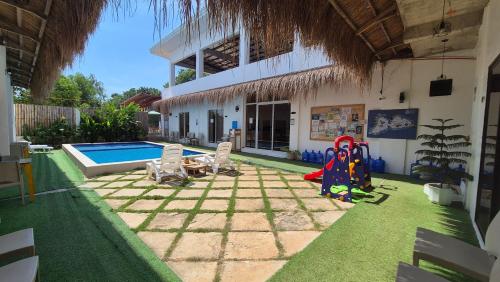 Camotes Backpackers Hostel Room Type - Family Room with Private Bathroom