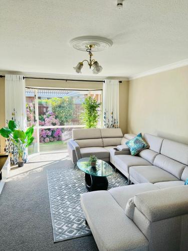 324A Sawyers Arms Road in هيروود