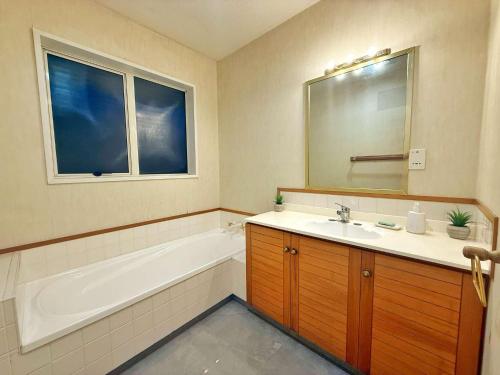 324A Sawyers Arms Road in هيروود