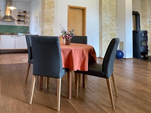 Iekārtas, Ferienhaus in ehemaliger Scheune in Meiersberg