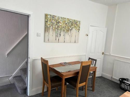 Quiet spacious room in Salford-Samson PLAB, Manchester (photo 3)