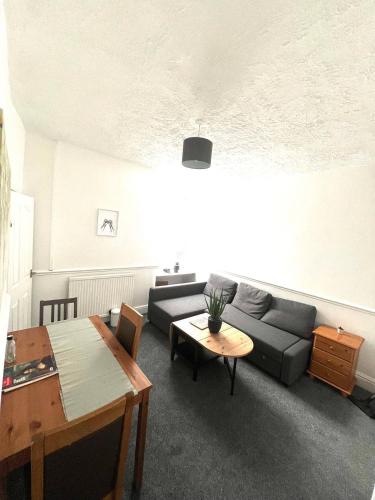King Size Room To Stay in Salford-Samson PLAB, Manchester (photo 3)
