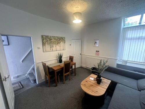 King Size Room To Stay in Salford-Samson PLAB, Manchester (photo 5)