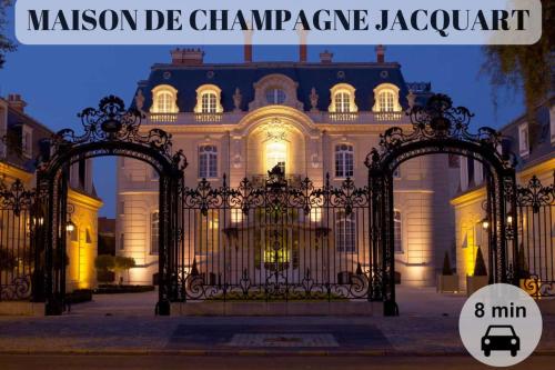 Le Cocon de Reims family and free parking in La Neuvillette
