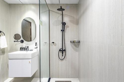 Superhost- 1BR Near Miracle Garden, Pool and Gym, Balcony Arjan, Dubái (foto 8)