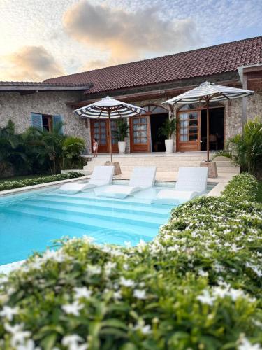 Casa Samudra - charming & spacious villa by the sea surrounded by nature, Lombok