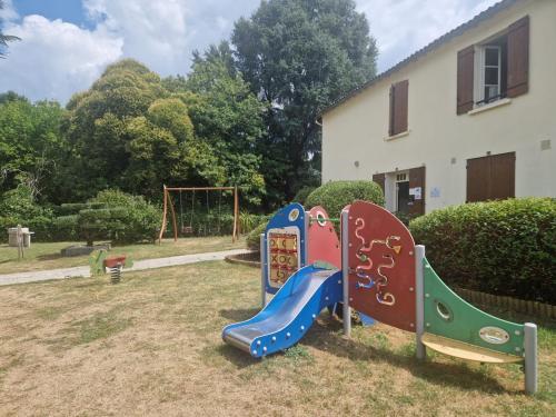 Spēļu laukums, Clim, piscine, animations, concerts, jeux enfant in Saint-Antoine-de-Breuilh