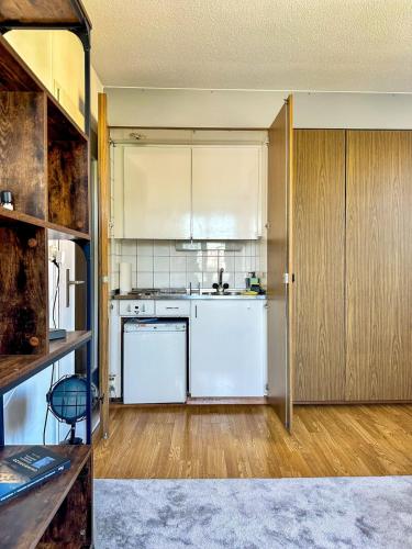 Stylish Solo Sanctuary with Stunning City Views, Zürich (photo 8)