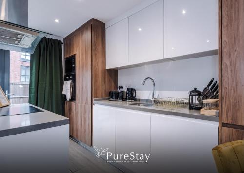 BIG MCR 5-bedroom Contractor House Sleeps 8 with Parking by PureStay, Manchester (fotografie 7)