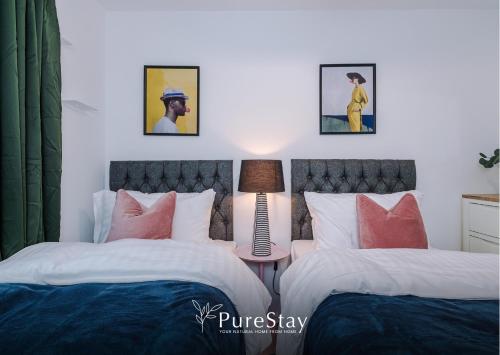 BIG MCR 5-bedroom Contractor House Sleeps 8 with Parking by PureStay, Manchester (fotografie 4)