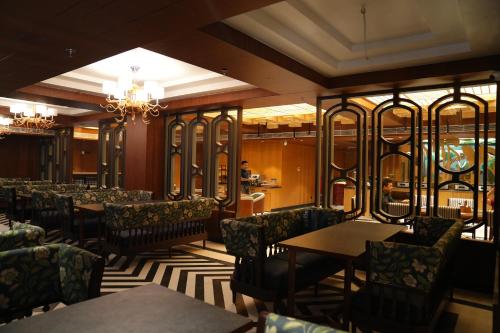Restaurant, Royal Bishnu in Berhampore