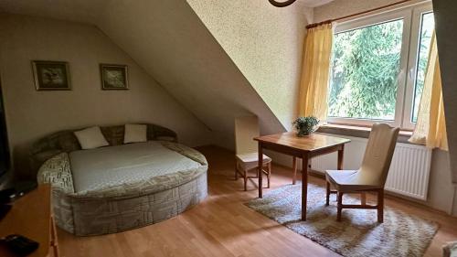 2 bedrooms, 4 beds