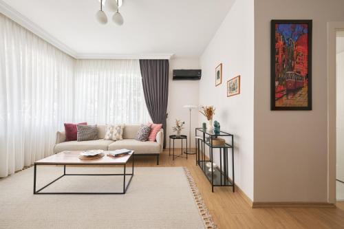 Cozy Oasis in Moda Steps to Seafront, Istanbul