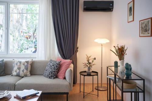 Cozy Oasis in Moda Steps to Seafront, Istanbul (photo 4)