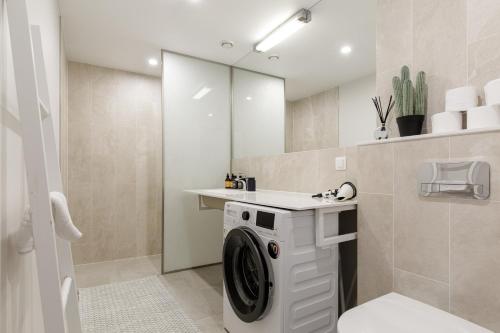 Dreamstay - Trendy Rotermann Quarter Studio with Balcony, Tallin (foto 6)