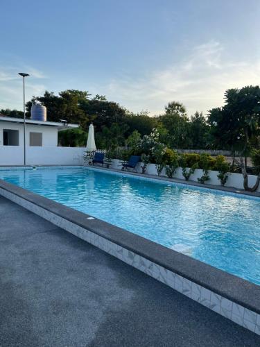 AJ Pizza and Steakhouse in Kuchinarai