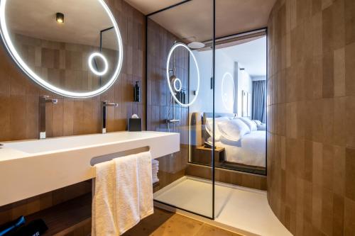 room detail thumbnail 2