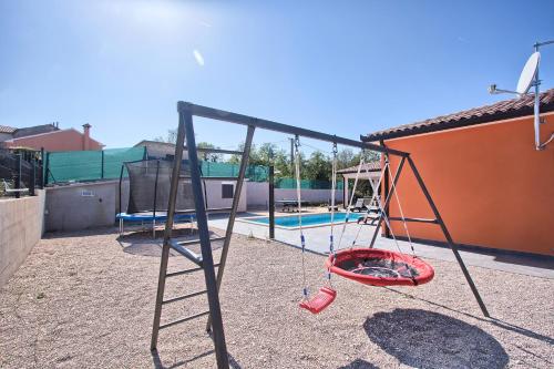 ملعب للأطفال, Villa Stella in Kapelica