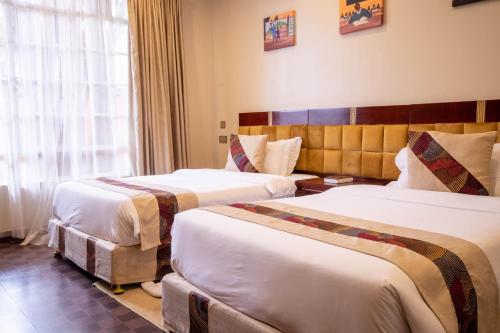 Falcon Heights Hotel in Nanjukis