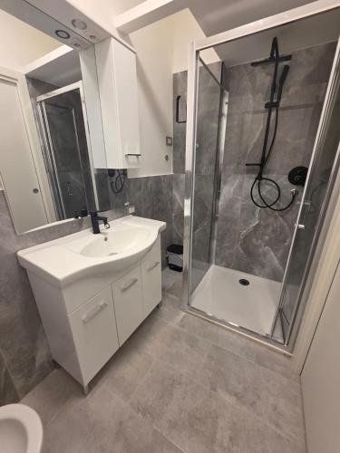 Shower, Case Vacanze Gallucci al Mare in Crotone