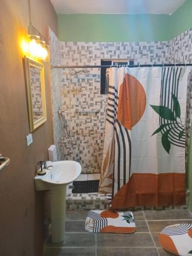 دش, Cheerful Private Bedroom with AC in Corral Spring