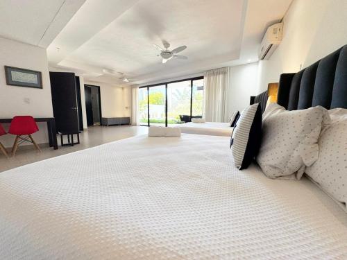 Situated on a beautiful quiet block overlooking the water, Cancún (fotografie 6)