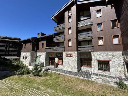 Appartement lumineux pres des pistes, 2 lits simples + canape - FR-1-355-102 in Meribel