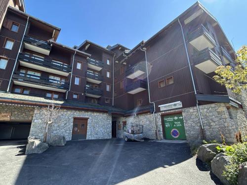 Appartement lumineux pres des pistes, 2 lits simples + canape - FR-1-355-102 in Meribel
