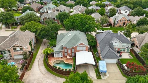 Lewisville Luxe Pool Getaway - Patio BBQ TV Room in Лейк-Даллас