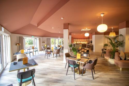 ห้องอาหาร, voco Rockingham Forest Corby by IHG in คอร์บี้